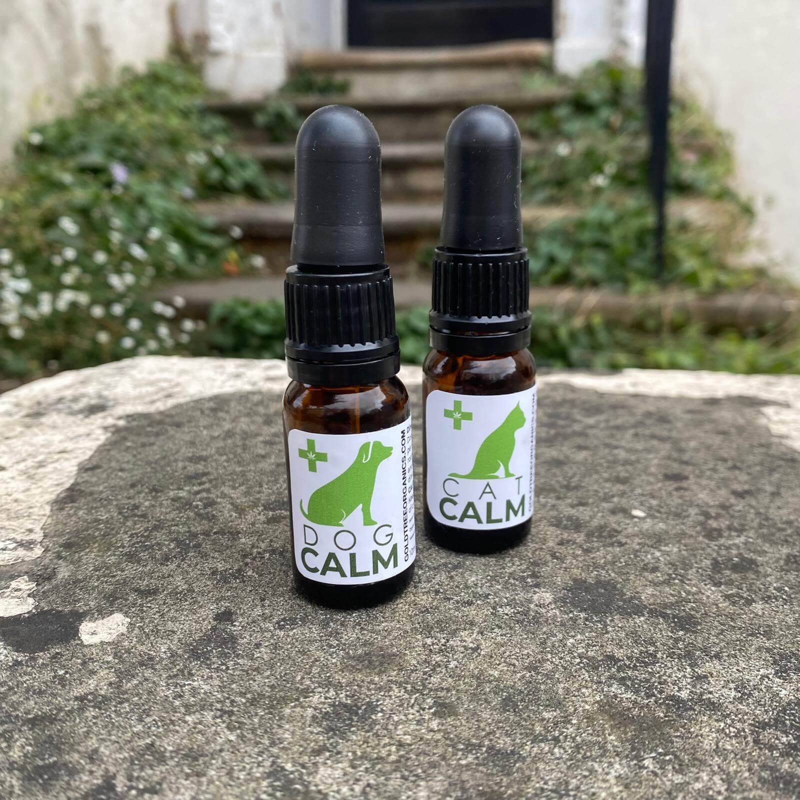 Gold Tree Organics Natural Dog Anxiety Relief CBD Drops in Amber Bottles for Calming Dogs